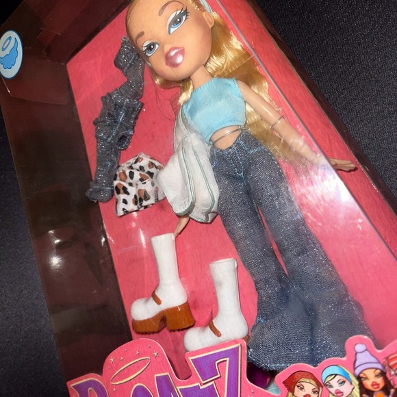 Dolls Kill Accessories - UNDETAILED 2001 BRATZ CLOE- INTERNATIONAL RELEASE